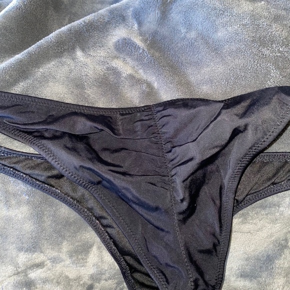 Victoria’s Secret bikini bottoms - Picture 4 of 4